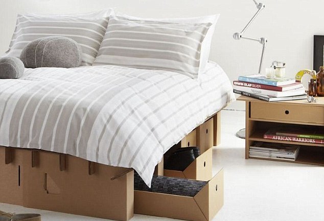 Πόσους μπορεί να αντέξει ένα κρεβάτι από χαρτόκουτα;