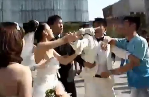 Κινέζα νύφη ανακαλύπτει ότι ο γαμπρός είναι gay