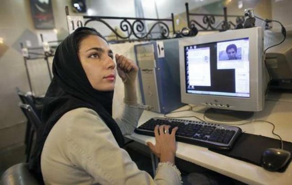 Το Ιράν απαγορεύει τα ξένα e-mail