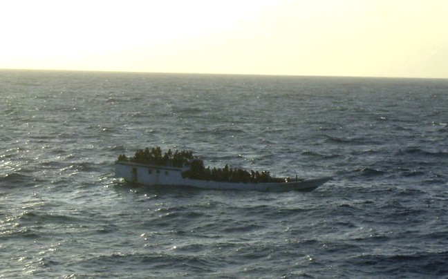 Υπάρχουν επιζώντες από το ναυάγιο στο νησί των Χριστουγέννων