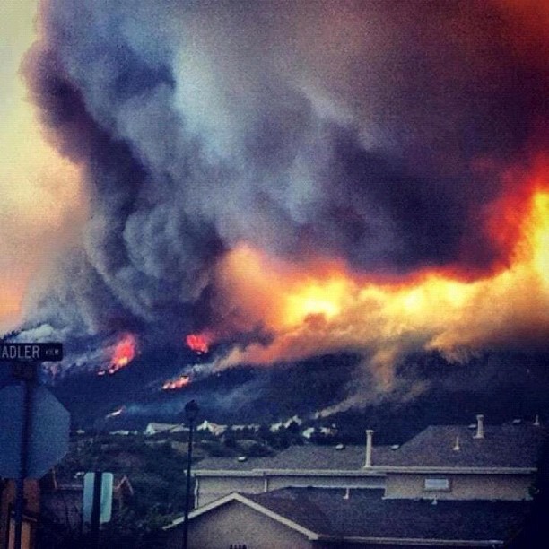 Μαίνεται η τεράστια πυρκαγιά στο Κολοράντο