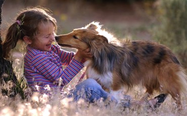 Ο σκύλος είναι ο καλύτερος φίλος του παιδιού