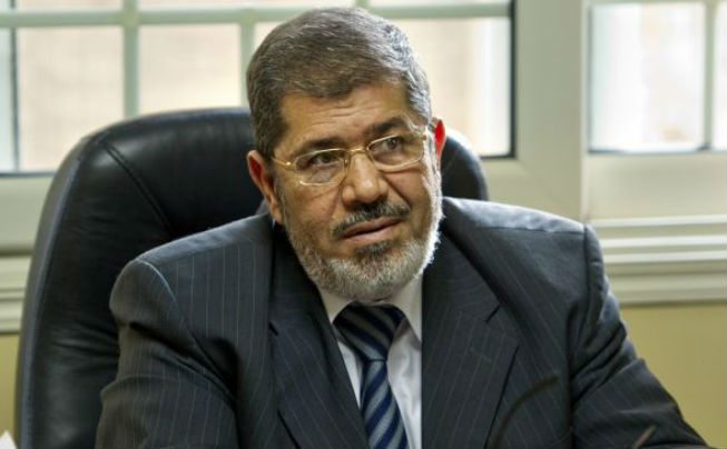 Παίρνει πίσω τις αγωγές κατά δημοσιογράφων ο Μόρσι