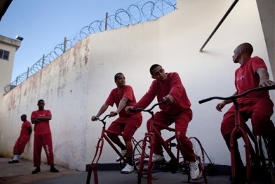 Κρατούμενοι παράγουν «καθαρή» ενέργεια για να μειώσουν την ποινή τους