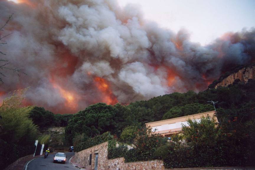 Τρόμος από πυρκαγιά στη Σαρδηνία