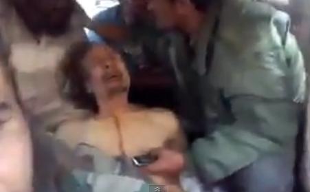 Σοκαριστικό βίντεο με τον Καντάφι