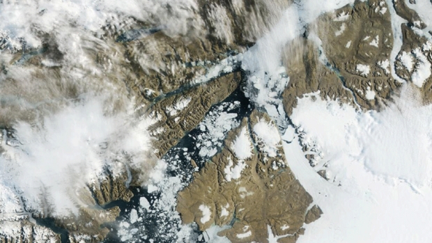 Γιγαντιαίο παγόβουνο αποκολλήθηκε από παγετώνα