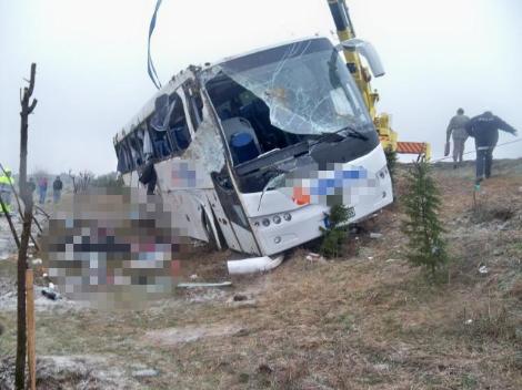 Τουριστικό λεωφορείο έπεσε σε γκρεμό