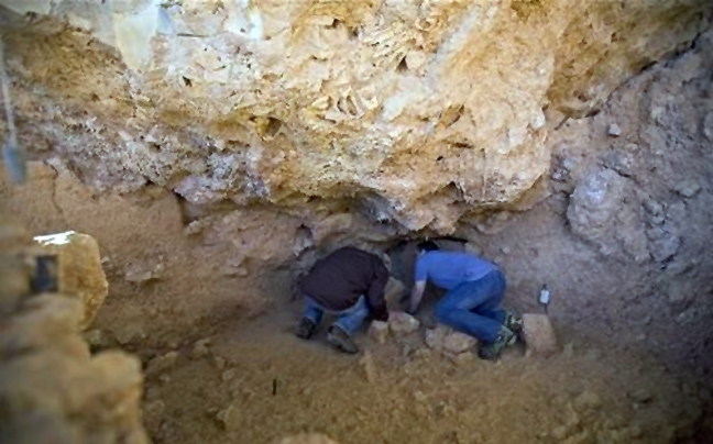 Αρχαιοκάπηλοι «οργώνουν» την Ελλάδα