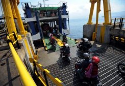 Ποταμόπλοιο βυθίστηκε στην Ινδονησία