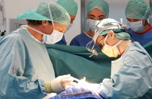 Μικροχειρουργική επέμβαση «έσωσε» από ακρωτηριασμό το χέρι 34χρονου