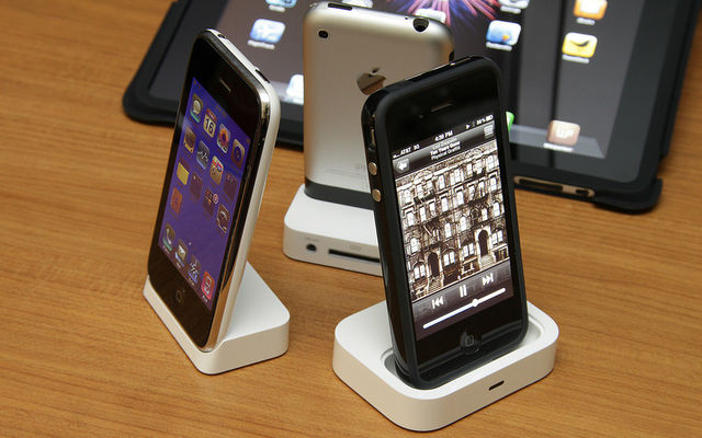Δε θα κυκλοφορήσει dock για το iPhone η Apple