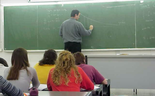 Σε σύστημα αξιολόγησης των εκπαιδευτικών προχωρεί το υπουργείο Παιδείας