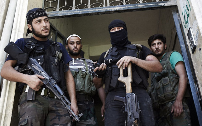 Στους ισλαμιστές τα περισσότερα όπλα που παραδίδονται στη Συρία