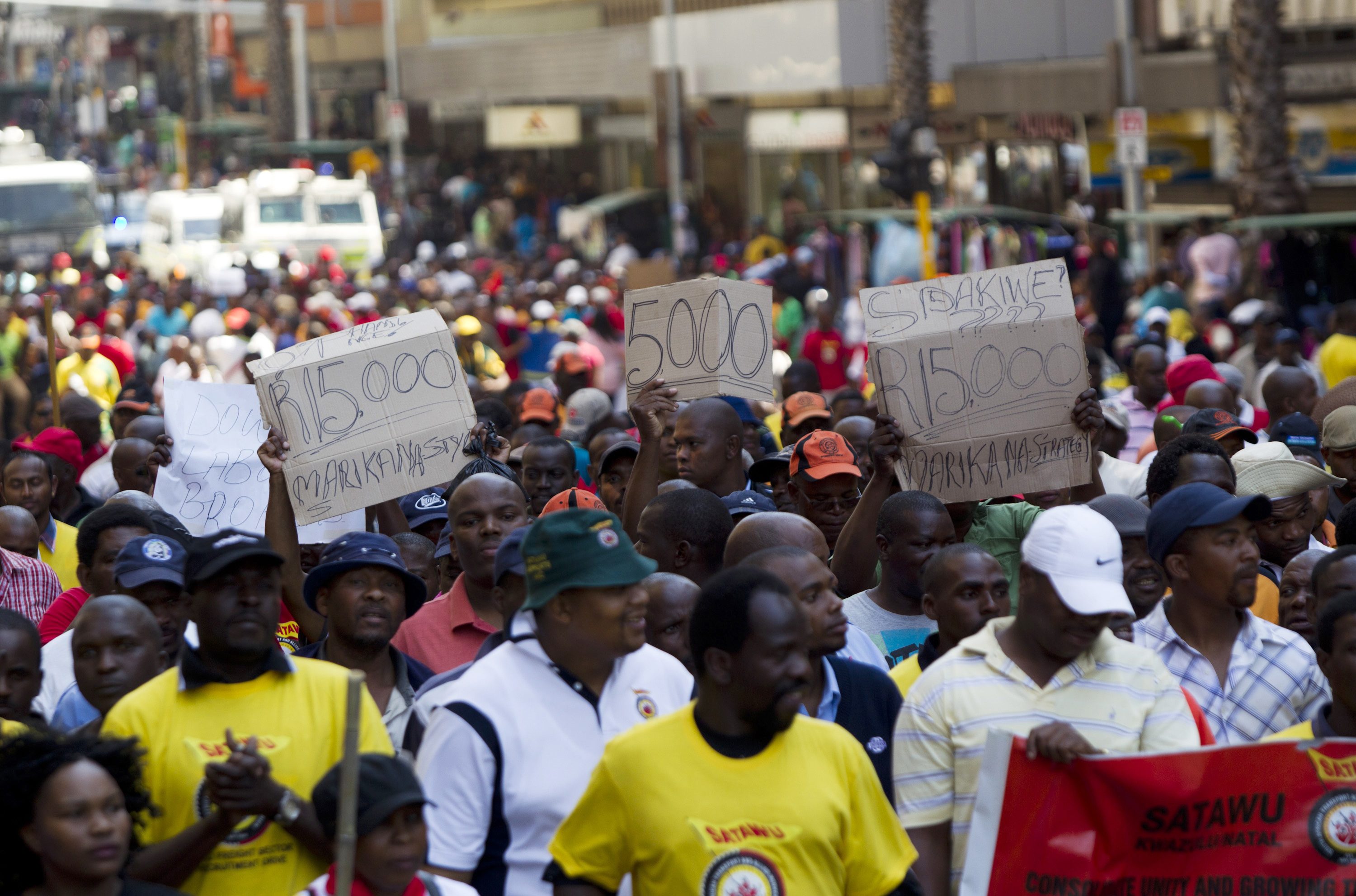 Συνεχίζουν τη μάχη οι Νοτιοαφρικανοί εργάτες ορυχείων