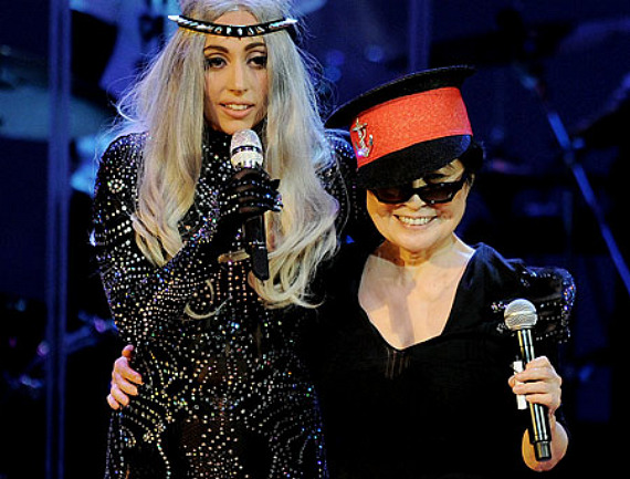 Η Yoko Ono απένειμε βραβείο ειρήνης στη Lady Gaga