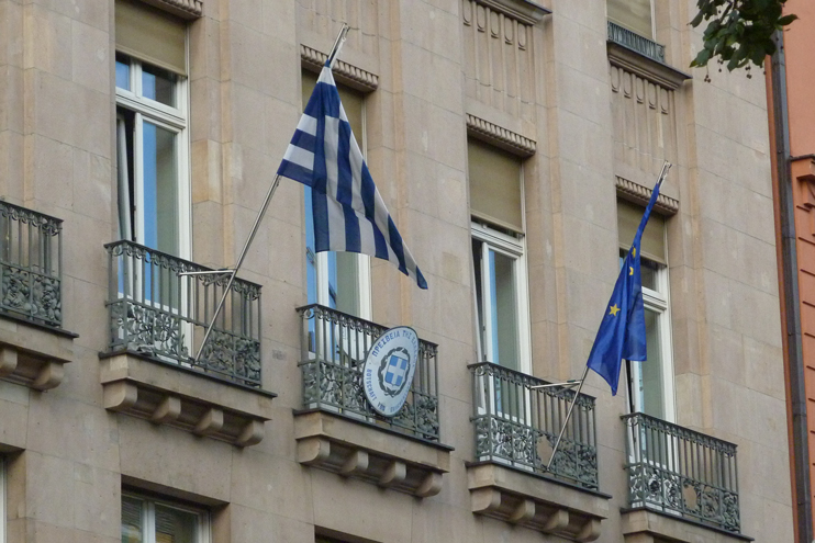 Γκαζάκια σε αυτοκίνητο της ελληνικής πρεσβείας στο Βερολίνο