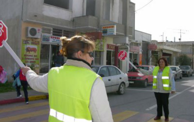 Στους δρόμους οι σχολικοί τροχονόμοι στην Πάτρα μετά το ατύχημα