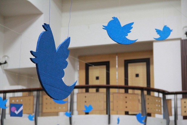 To twitter βοηθά στην ταυτοποίηση όσων αναρτούν ρατσιστικά σχόλια