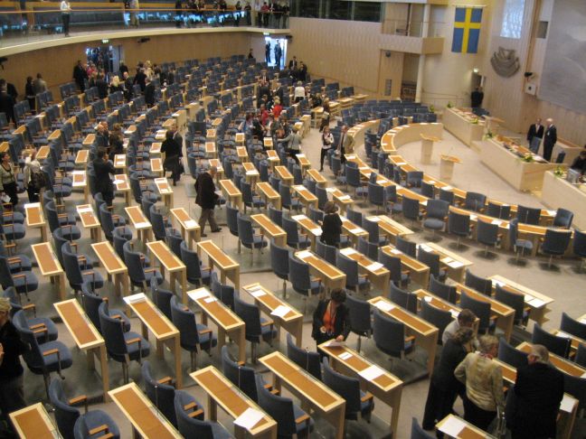 Συμφωνία κυβέρνησης και Αριστεράς στη Σουηδία για «φρένο στους χρυσοθήρες» της πρόνοιας