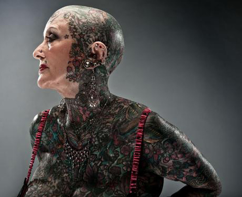 H γυναίκα με τα περισσότερα τατουάζ