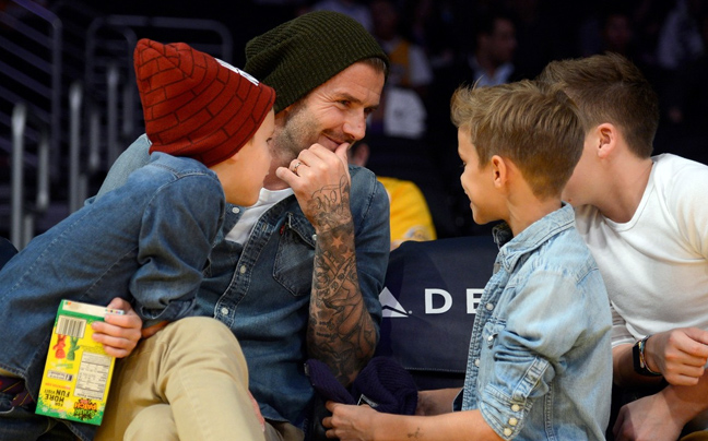 Ο David Beckham με τους γιους του στο γήπεδο
