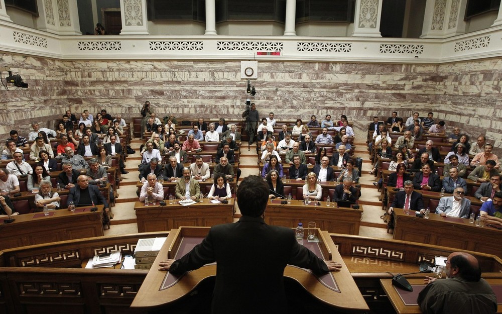 Πώς εξηγεί ο ΣΥΡΙΖΑ την απουσία Τσίπρα από το ντιμπέιτ