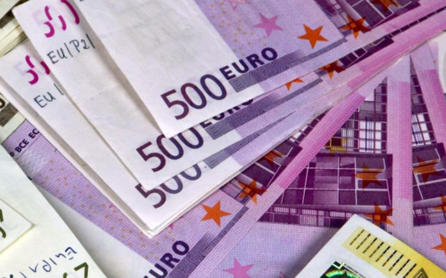 Τραπεζίτης επέστρεψε δύο εκατ. ευρώ από την αμοιβή του