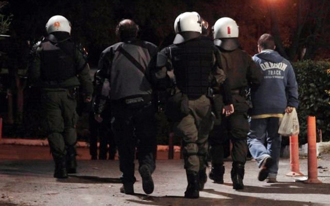 Συλλήψεις στο Μεσολόγγι για επίθεση στο αστυνομικό τμήμα