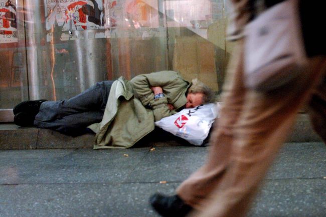 Επιχειρηματίες κοιμήθηκαν στο δρόμο σαν άστεγοι