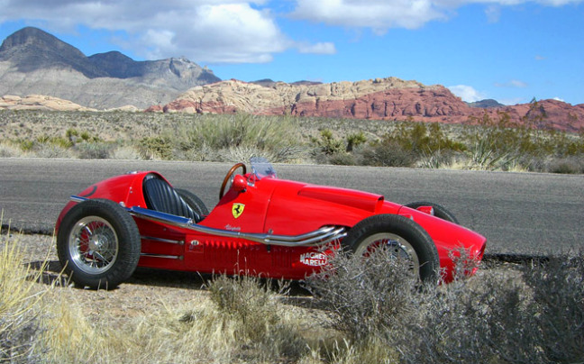 Εκατομμυριούχος φτιάχνει Ferrari μινιατούρα!