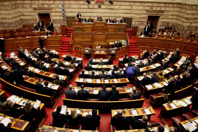 Απορρίφθηκε η πρόταση ΣΥΡΙΖΑ για την επαναφορά του κατώτερου μισθού
