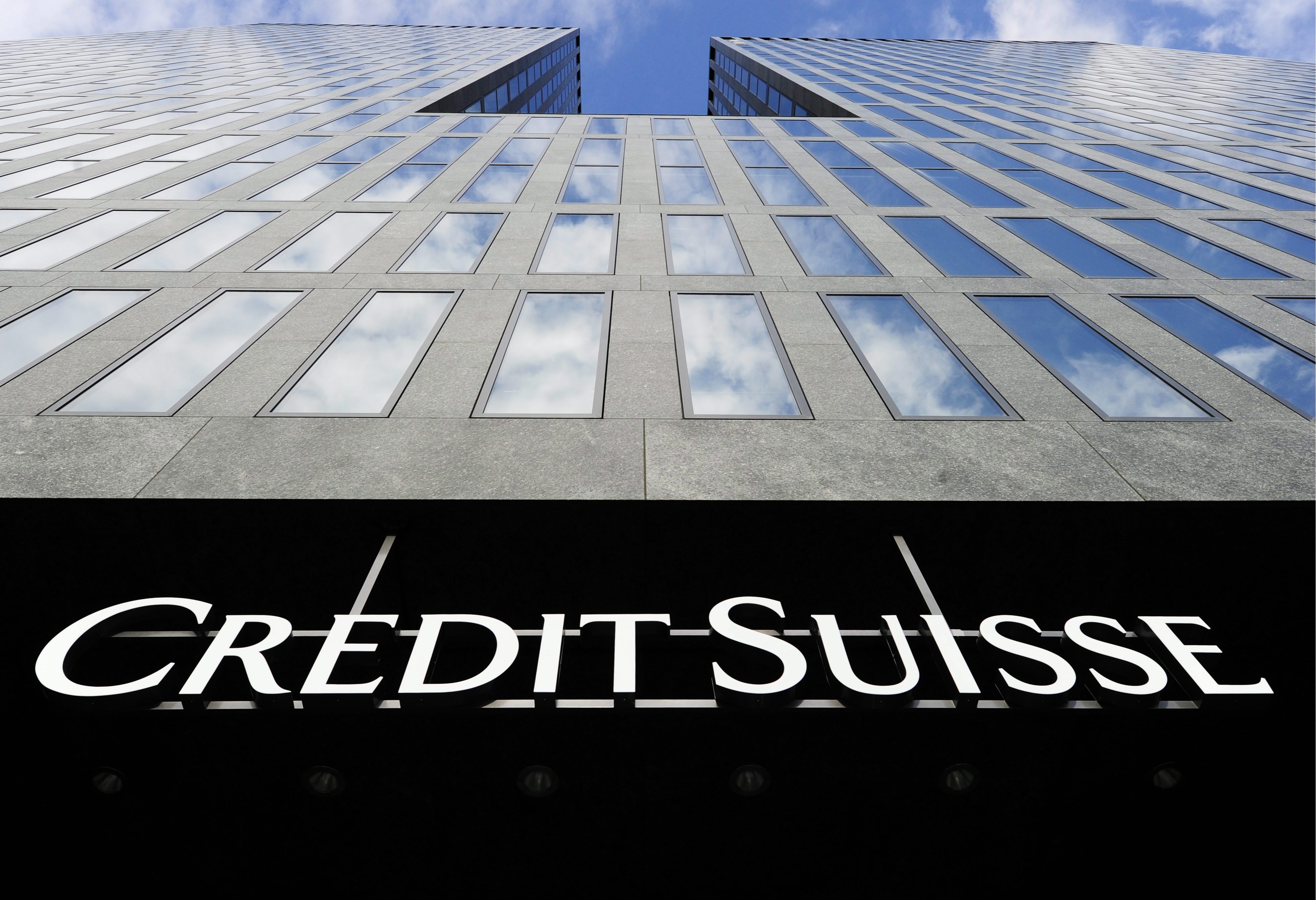 Μαχαίρι σε 6.500 θέσεις εργασίας βάζει η Credit Suisse