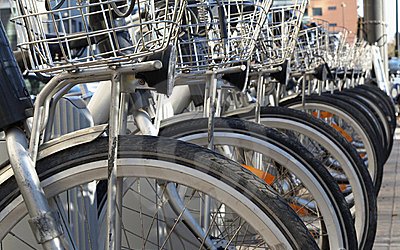 Σταθμούς ενοικίασης ποδηλάτων εγκαινιάζουν δήμοι της χώρας
