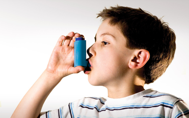 Τα εισπνεόμενα φάρμακα για το άσθμα «φρενάρουν» την σωματική ανάπτυξη
