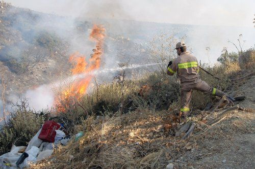 Εφτά μέτωπα στην πυρκαγιά στο Μάραθο