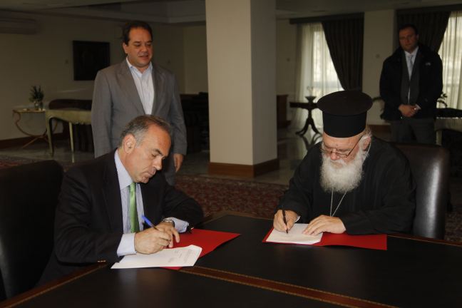 Σύμφωνο συνεργασίας μεταξύ υπουργείου Παιδείας και Αρχιεπισκοπής