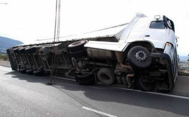 Έρευνα για το ατύχημα με φορτηγό στη Ρεντίνα