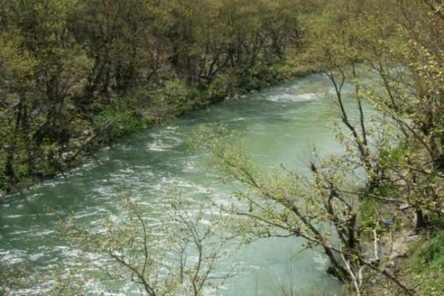 Μυστήριο με πτώμα γυναίκας στον ποταμό Καλαμά