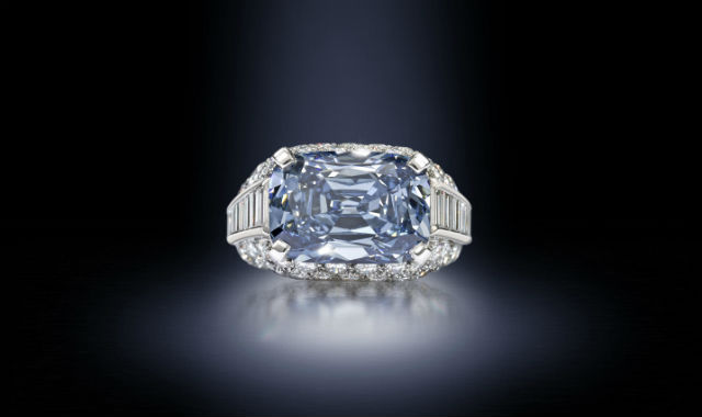 Τιμή ρεκόρ σε δημοπρασία για ένα μπλε διαμάντι