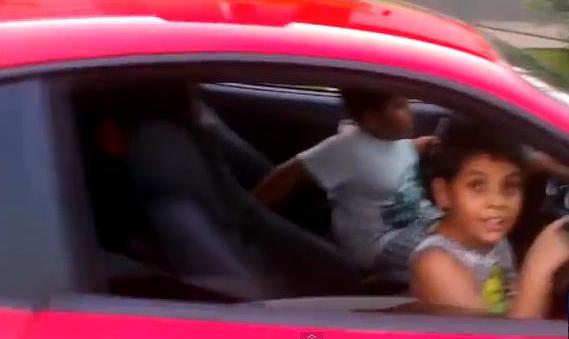 Ανήλικος οδηγεί Ferrari μέσα στην πόλη