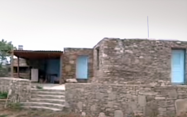Χτίζουν σπίτια στον αρχαιολογικό χώρο της Ρήνειας