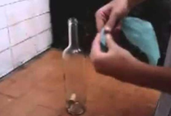 Πώς να βγάλεις ένα φελλό από ένα μπουκάλι