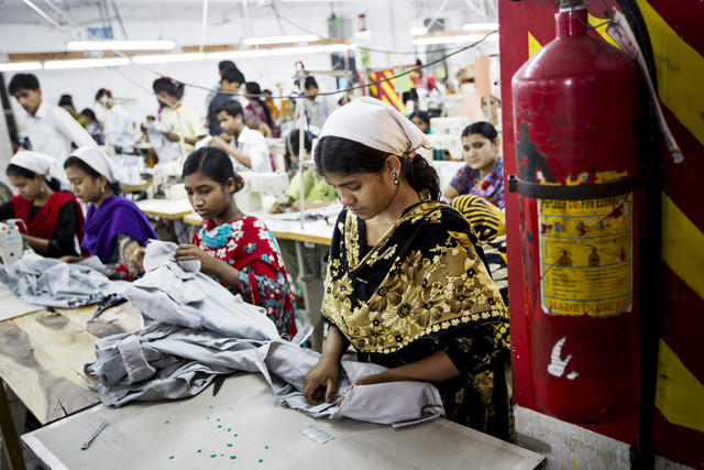 Εκατοντάδες εργάτες δηλητηριάστηκαν από το νερό στο Μπανγκλαντές