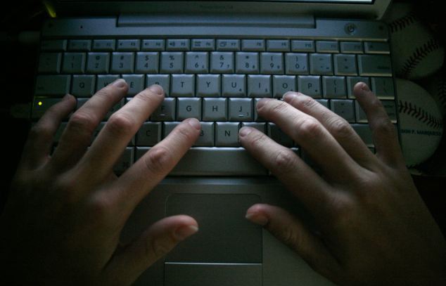 Εκβιάζουν άνδρες που έκαναν διαδικτυακό σεξ