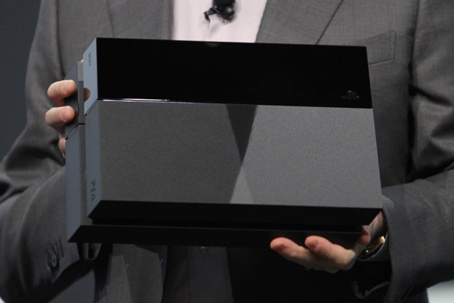 Το Playstation 4 θα κοστίζει 100 δολάρια λιγότερο από το Xbox One