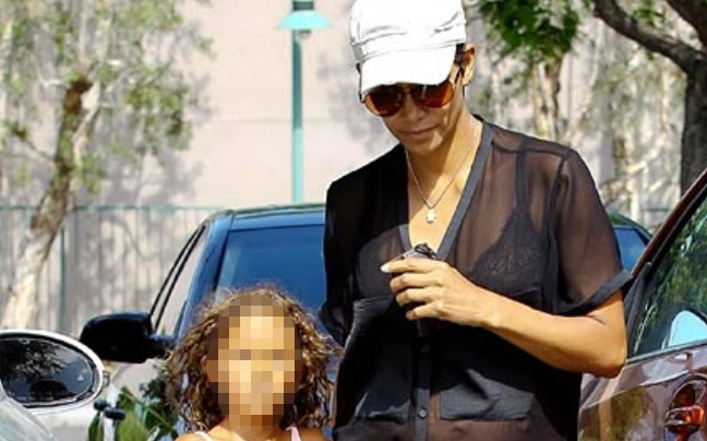Η Halle Berry για ψώνια με την κόρη της