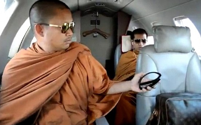 Πολυτέλεια στον αέρα για βουδιστές μοναχούς