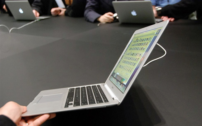 Η Apple στέλνει updates για το πρόβλημα στο WiFi των MacBook Air