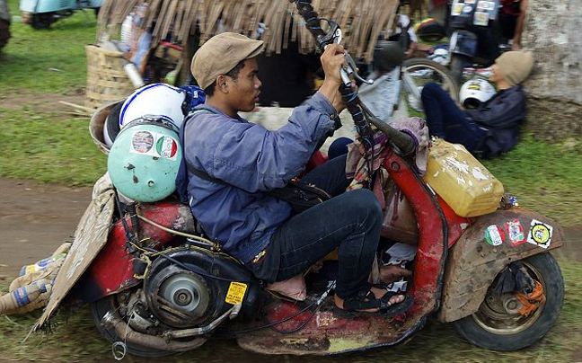 Βέσπες βγαλμένες από το «Mad Max»